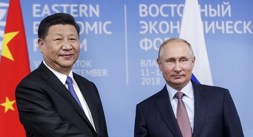 H Κίνα καλεί τη Ρωσία σε συνεργασία εν μέσω «γεωπολιτικής αστάθειας»